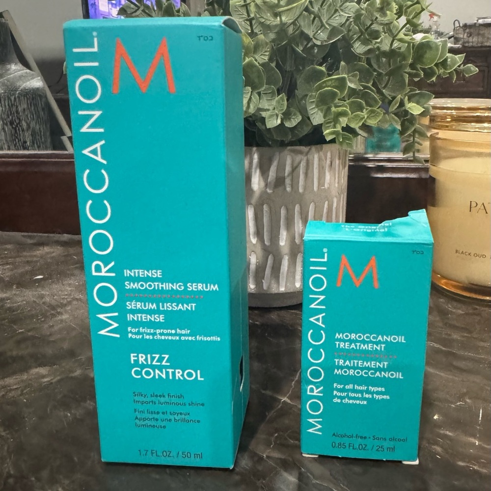 Moroccanoil Intense Smoothing Serum - Teal and Orange and the treatment oil.